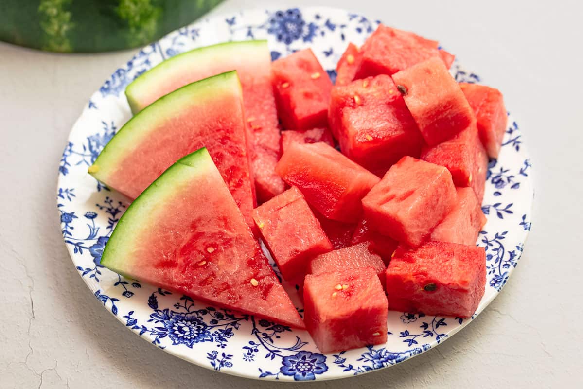 How to Cut a Watermelon: Best Method, Picking & Ripeness Guide